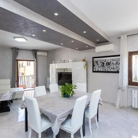Apartment Perla Etrusca By In Rome *